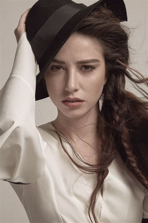 Özge Gürel .